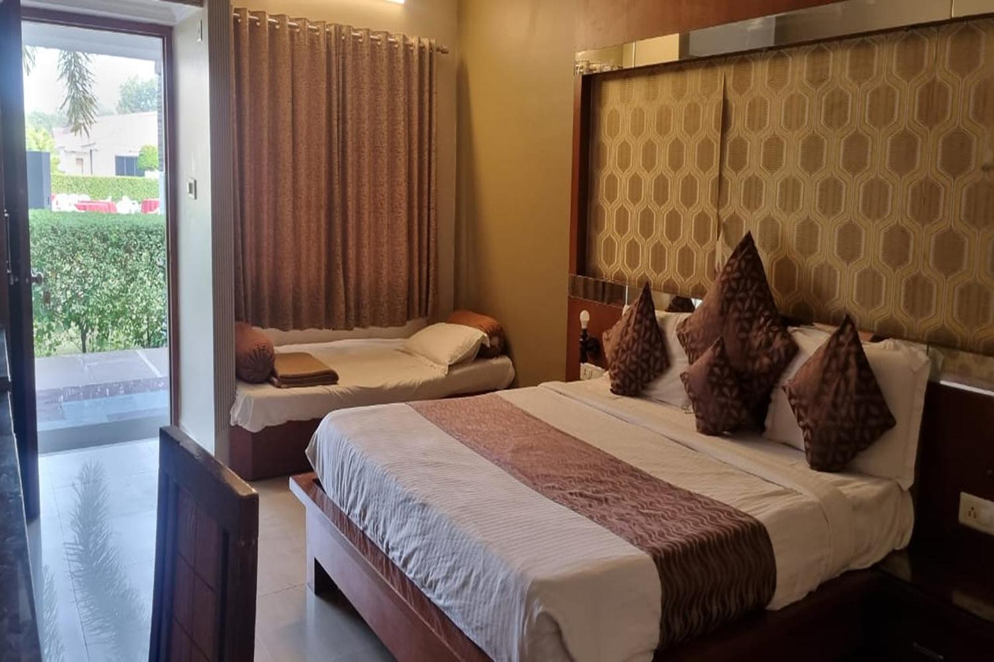 Rupis Resort Near Udaipur Airport Dabok 外观 照片