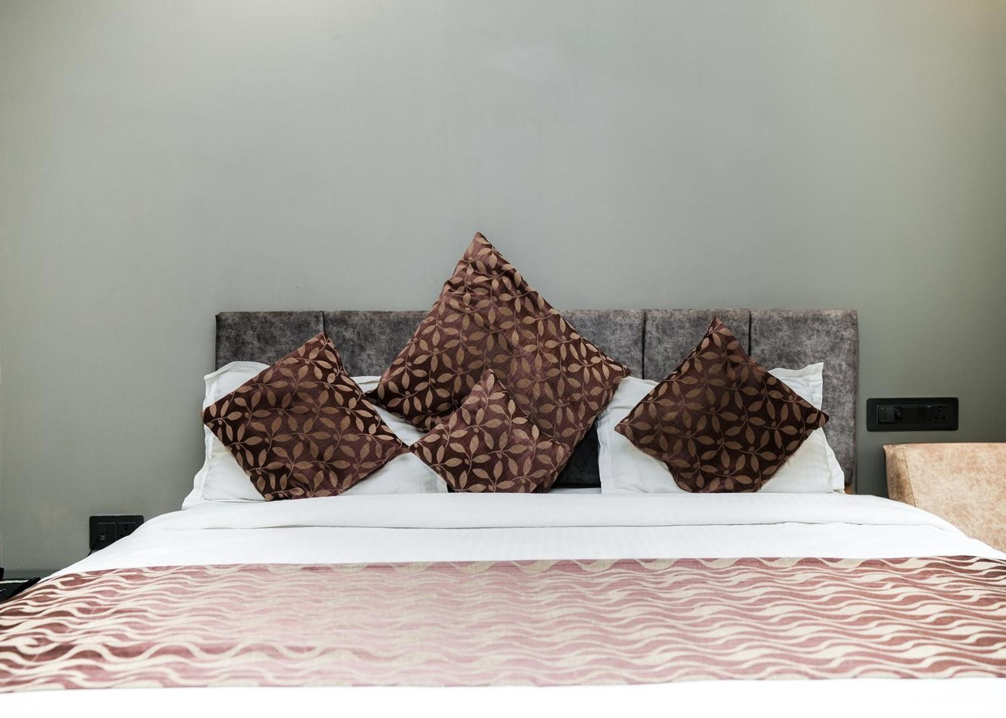 Rupis Resort Near Udaipur Airport Dabok 外观 照片