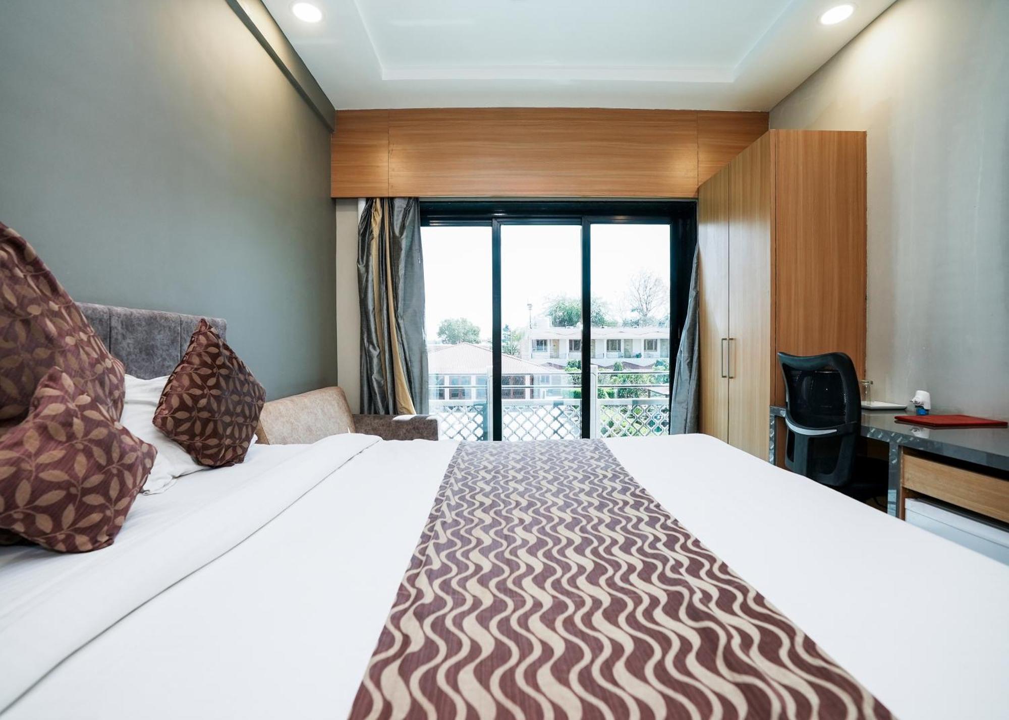 Rupis Resort Near Udaipur Airport Dabok 外观 照片