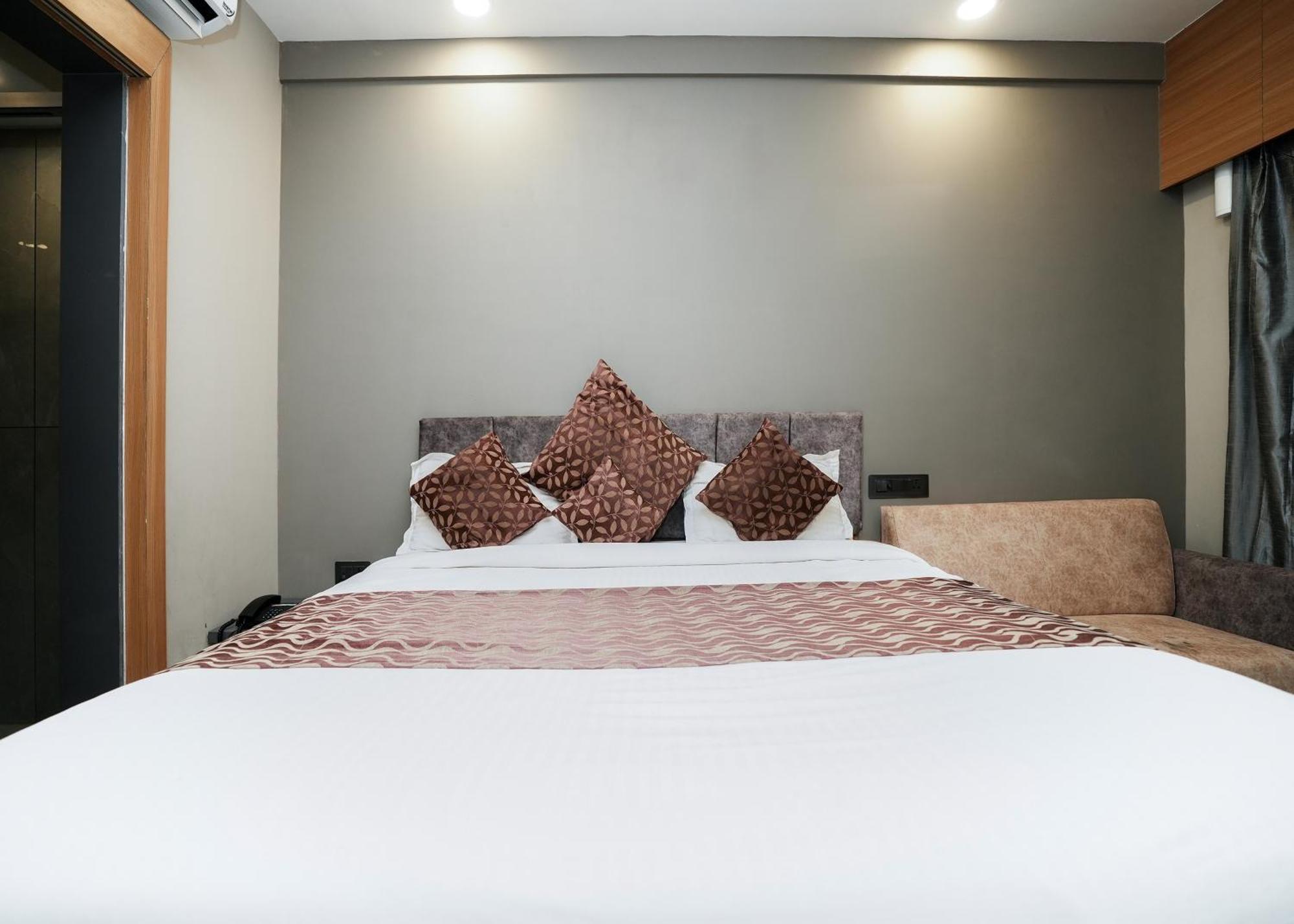 Rupis Resort Near Udaipur Airport Dabok 外观 照片