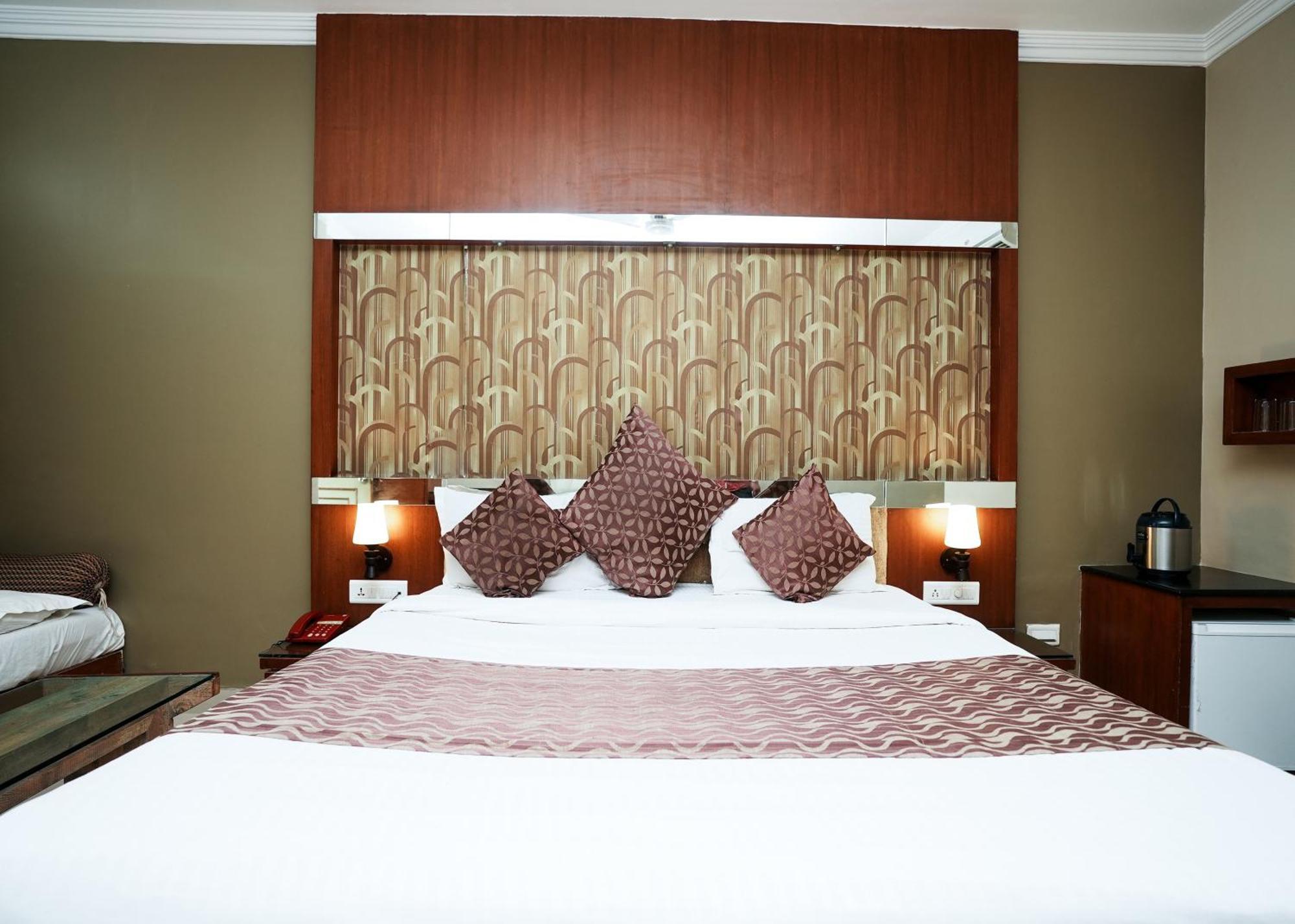 Rupis Resort Near Udaipur Airport Dabok 外观 照片