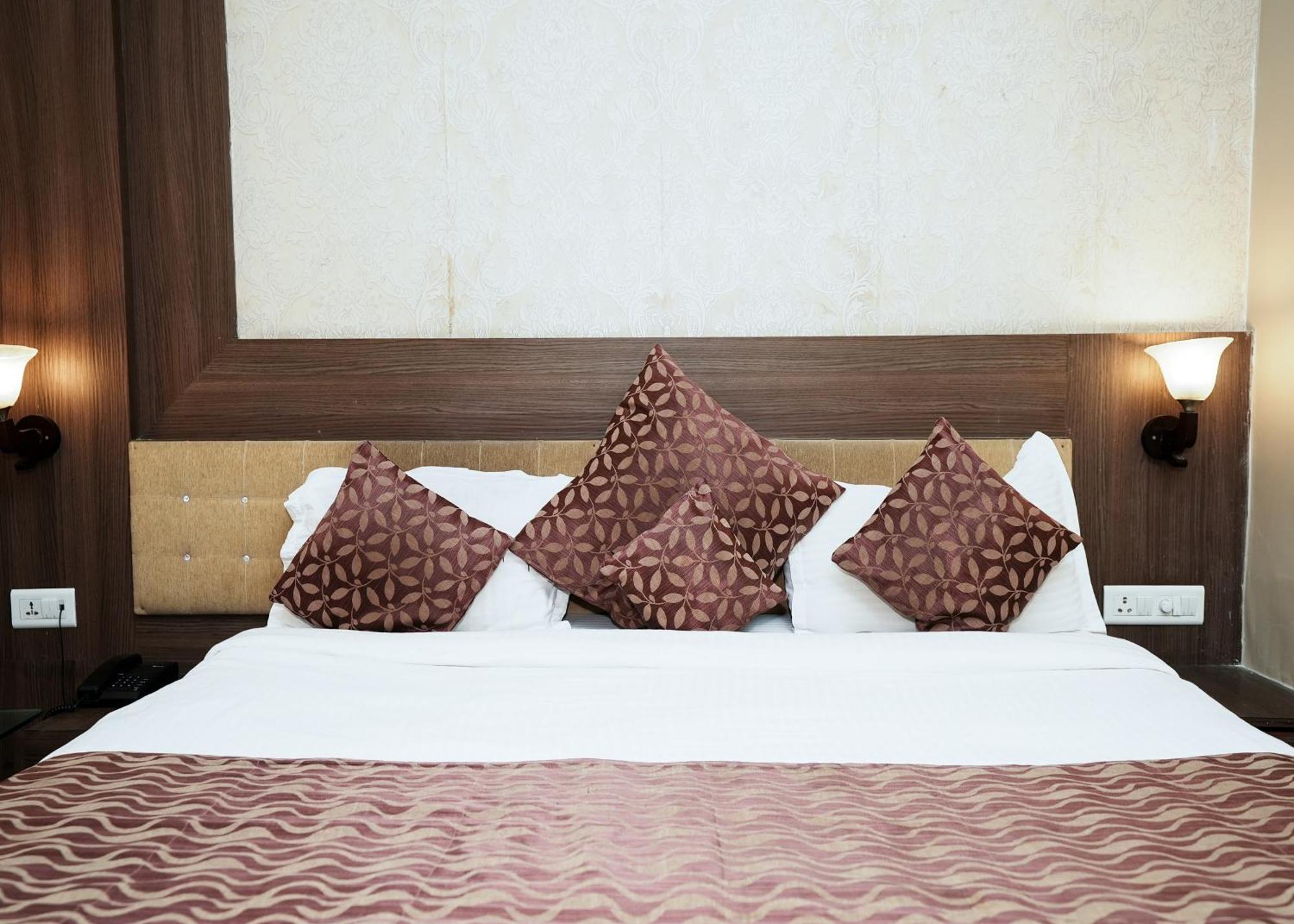 Rupis Resort Near Udaipur Airport Dabok 外观 照片