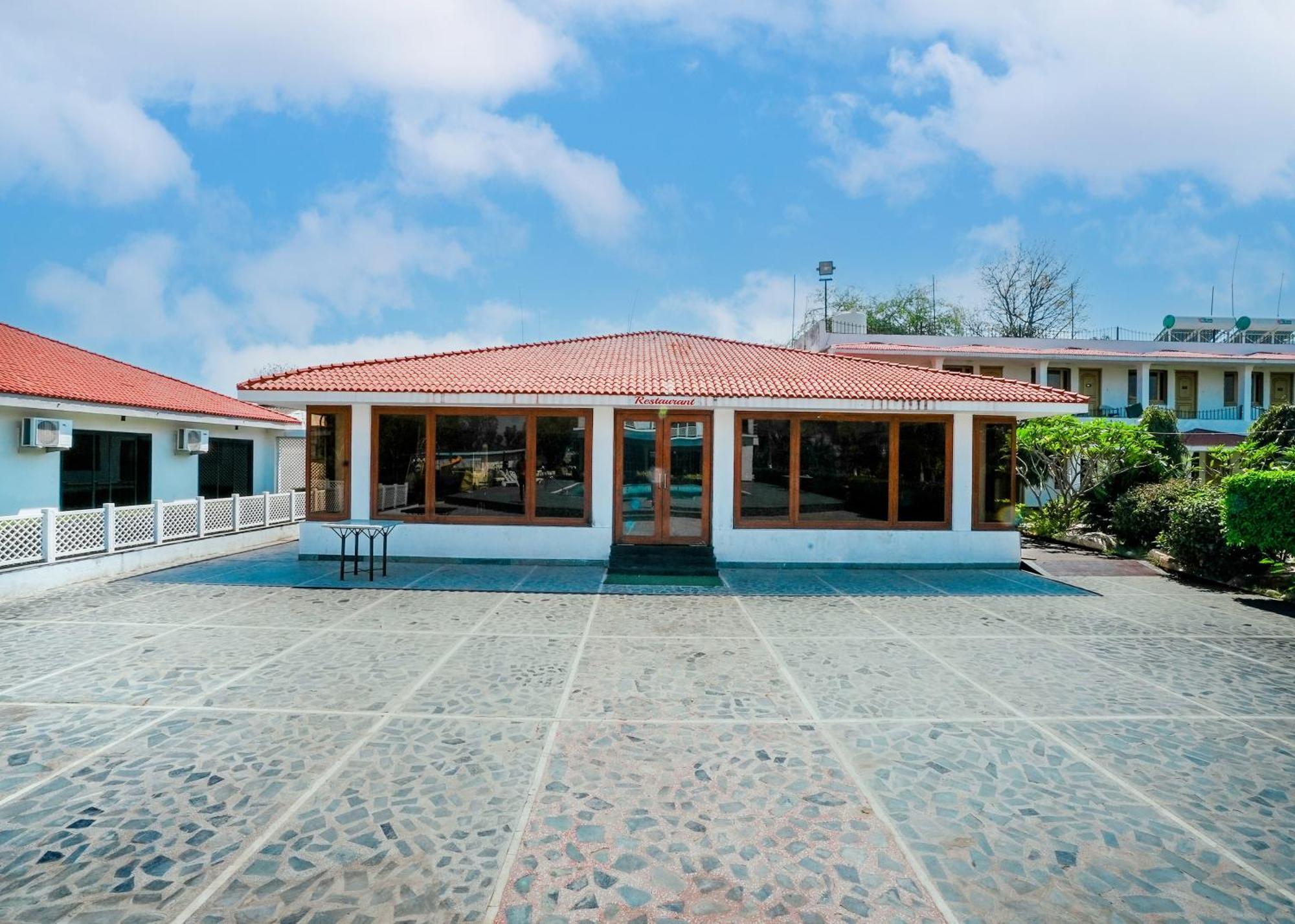 Rupis Resort Near Udaipur Airport Dabok 外观 照片