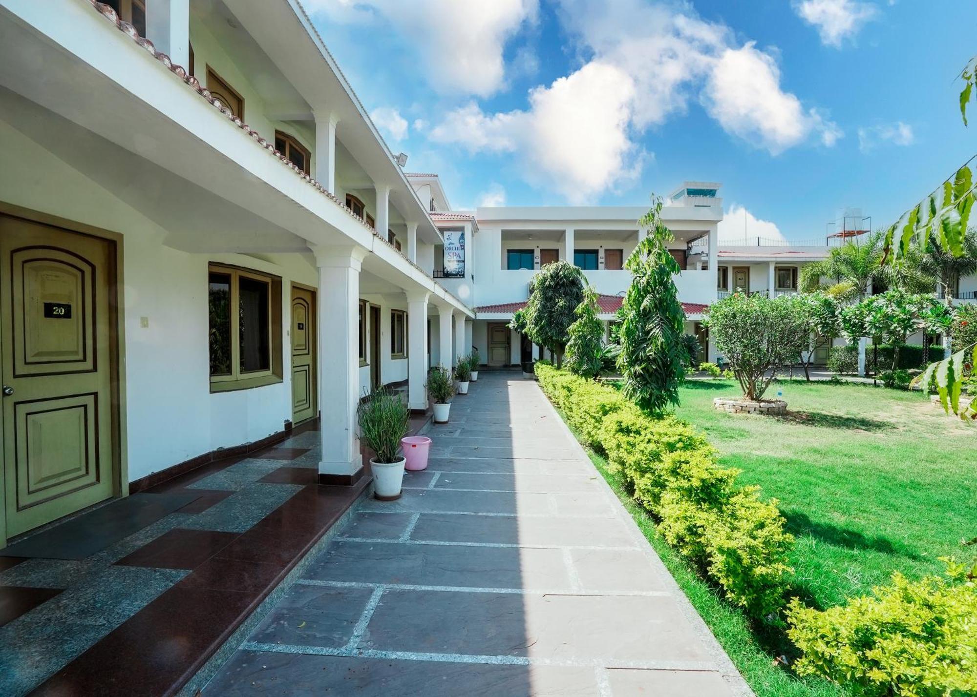 Rupis Resort Near Udaipur Airport Dabok 外观 照片