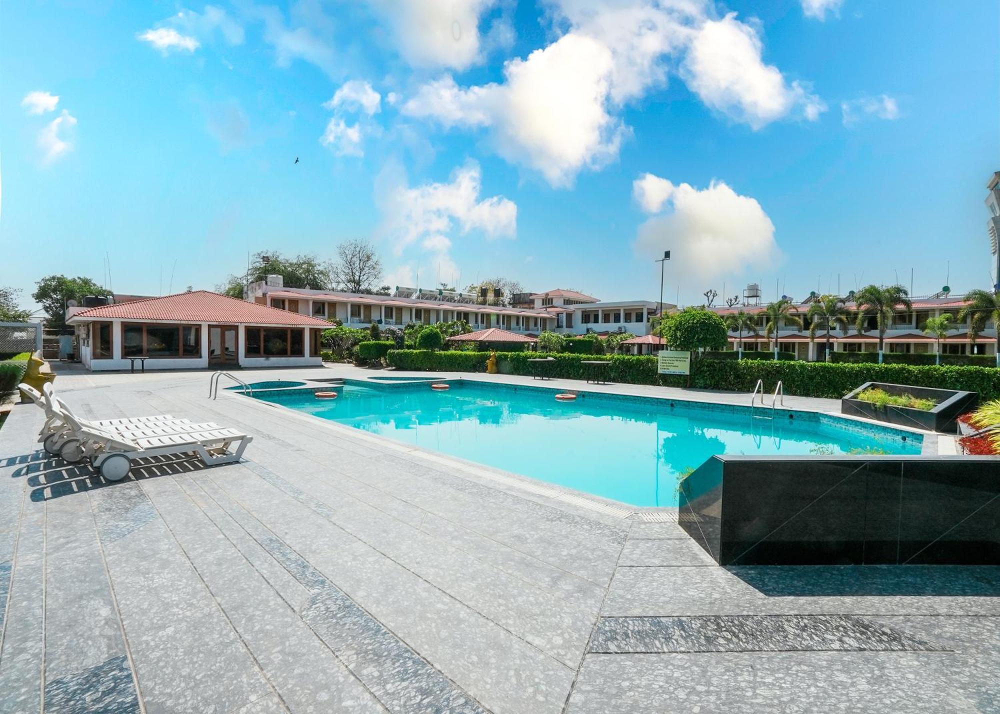 Rupis Resort Near Udaipur Airport Dabok 外观 照片