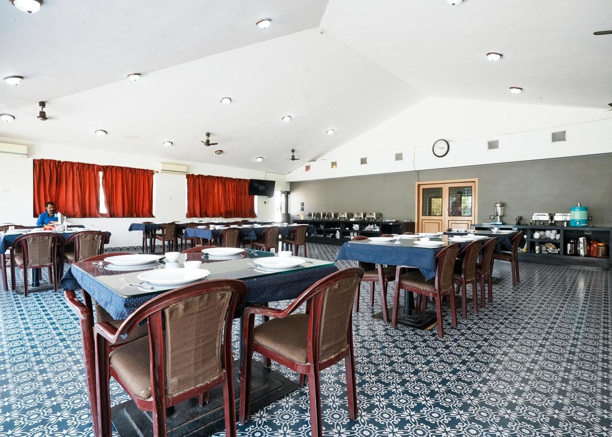 Rupis Resort Near Udaipur Airport Dabok 外观 照片