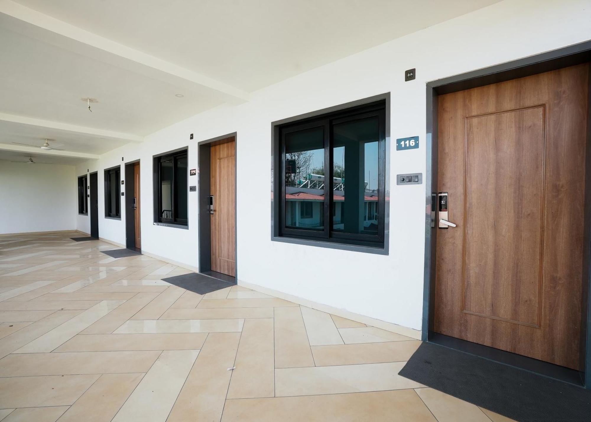 Rupis Resort Near Udaipur Airport Dabok 外观 照片