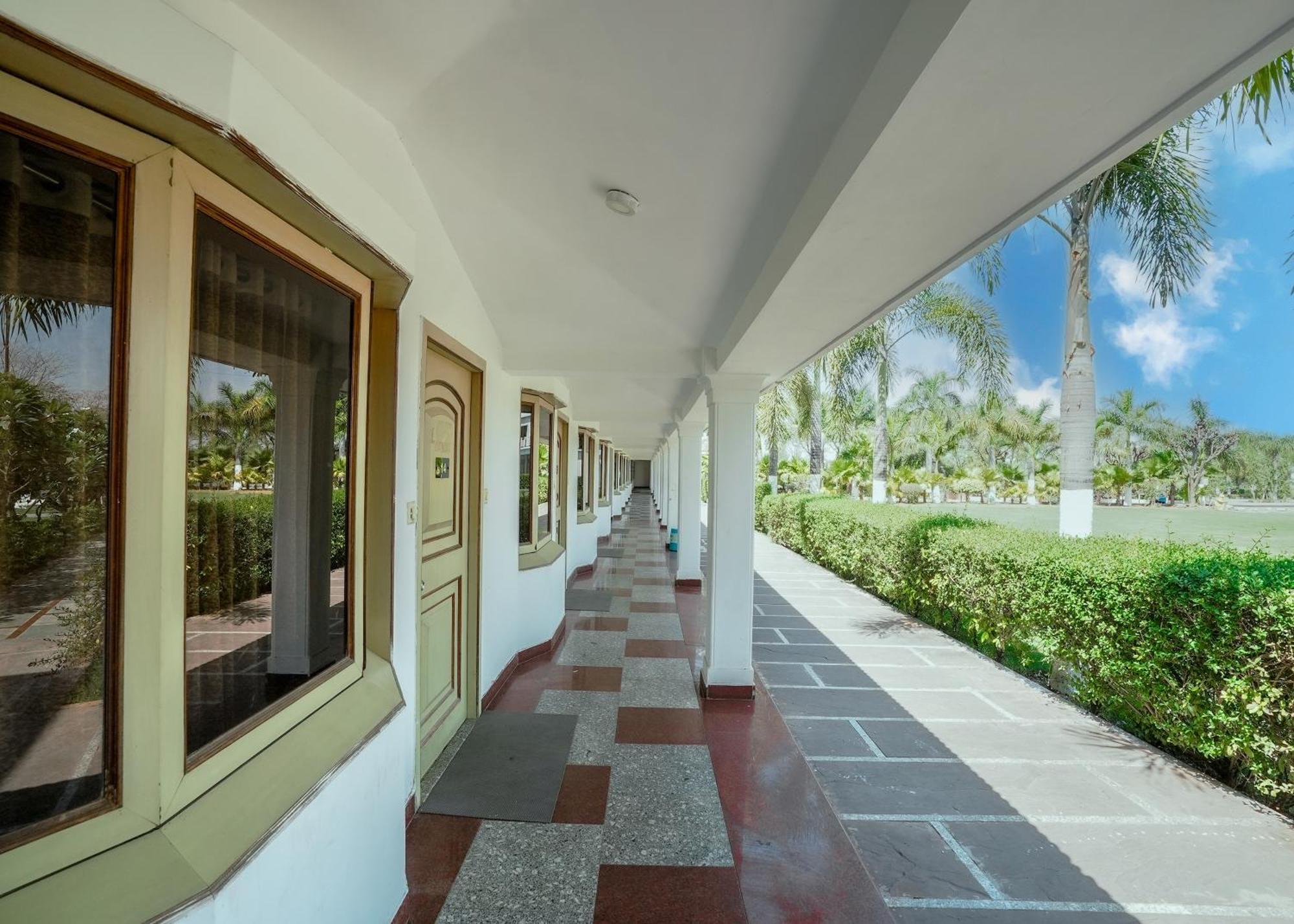 Rupis Resort Near Udaipur Airport Dabok 外观 照片