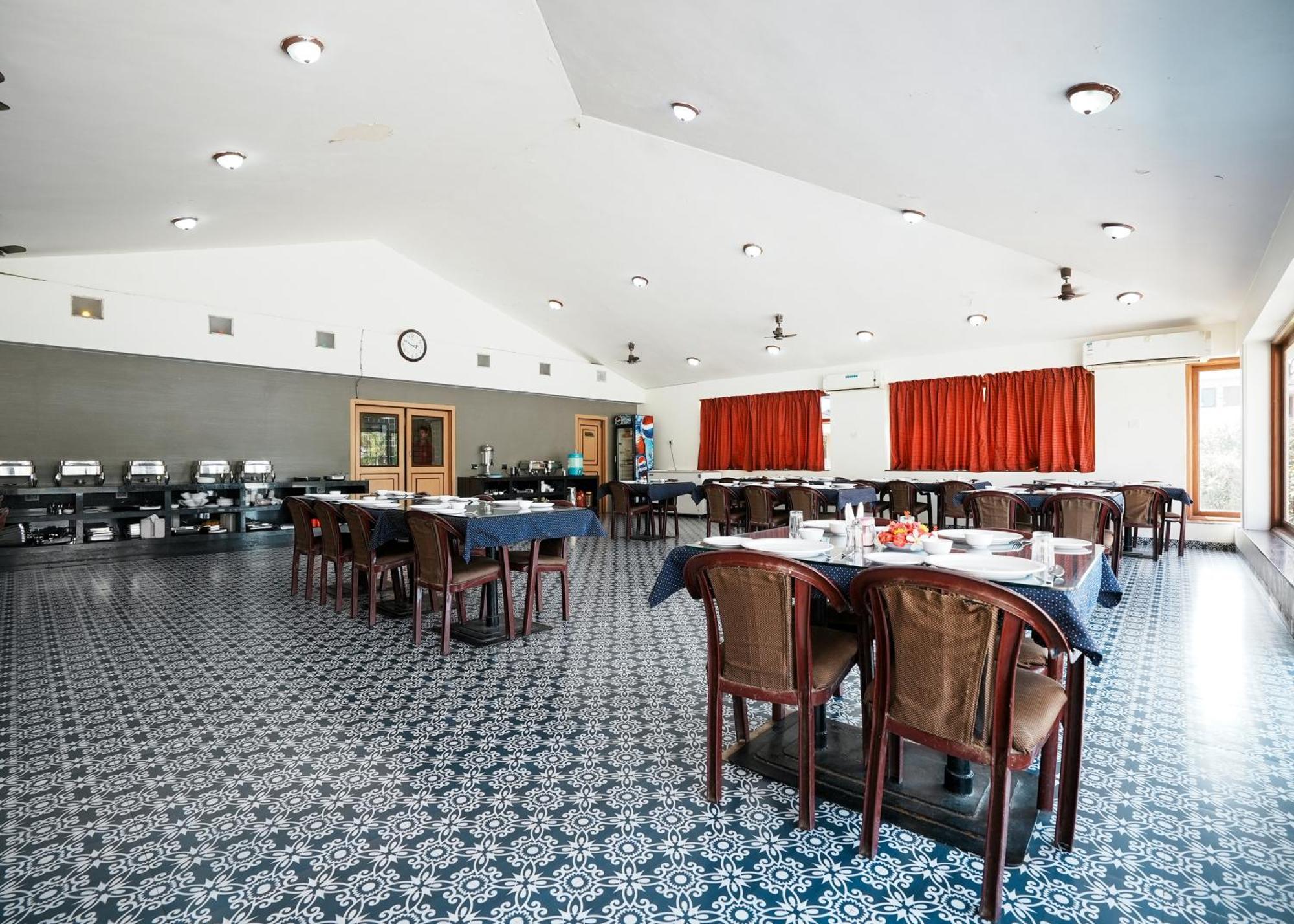 Rupis Resort Near Udaipur Airport Dabok 外观 照片