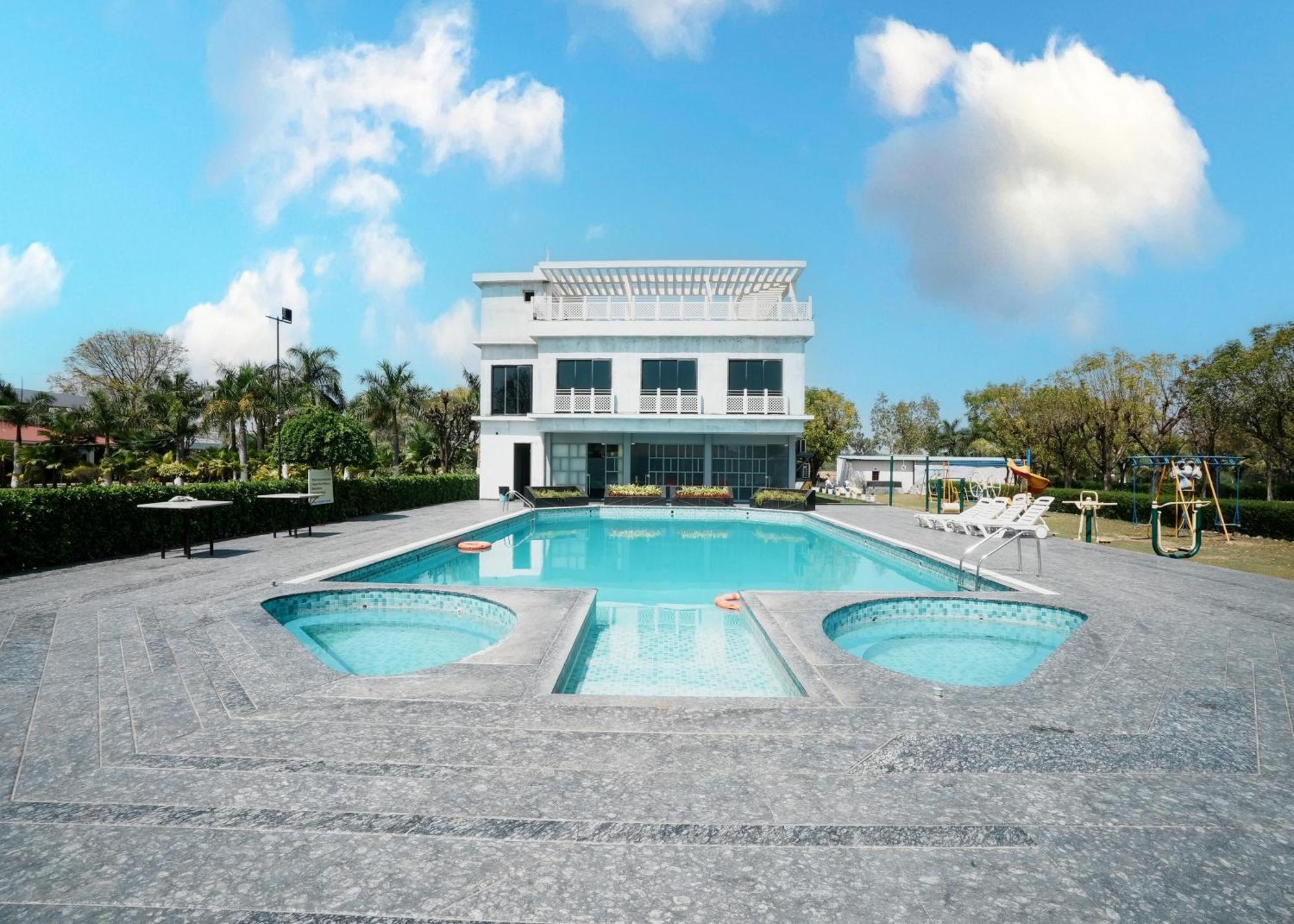 Rupis Resort Near Udaipur Airport Dabok 外观 照片