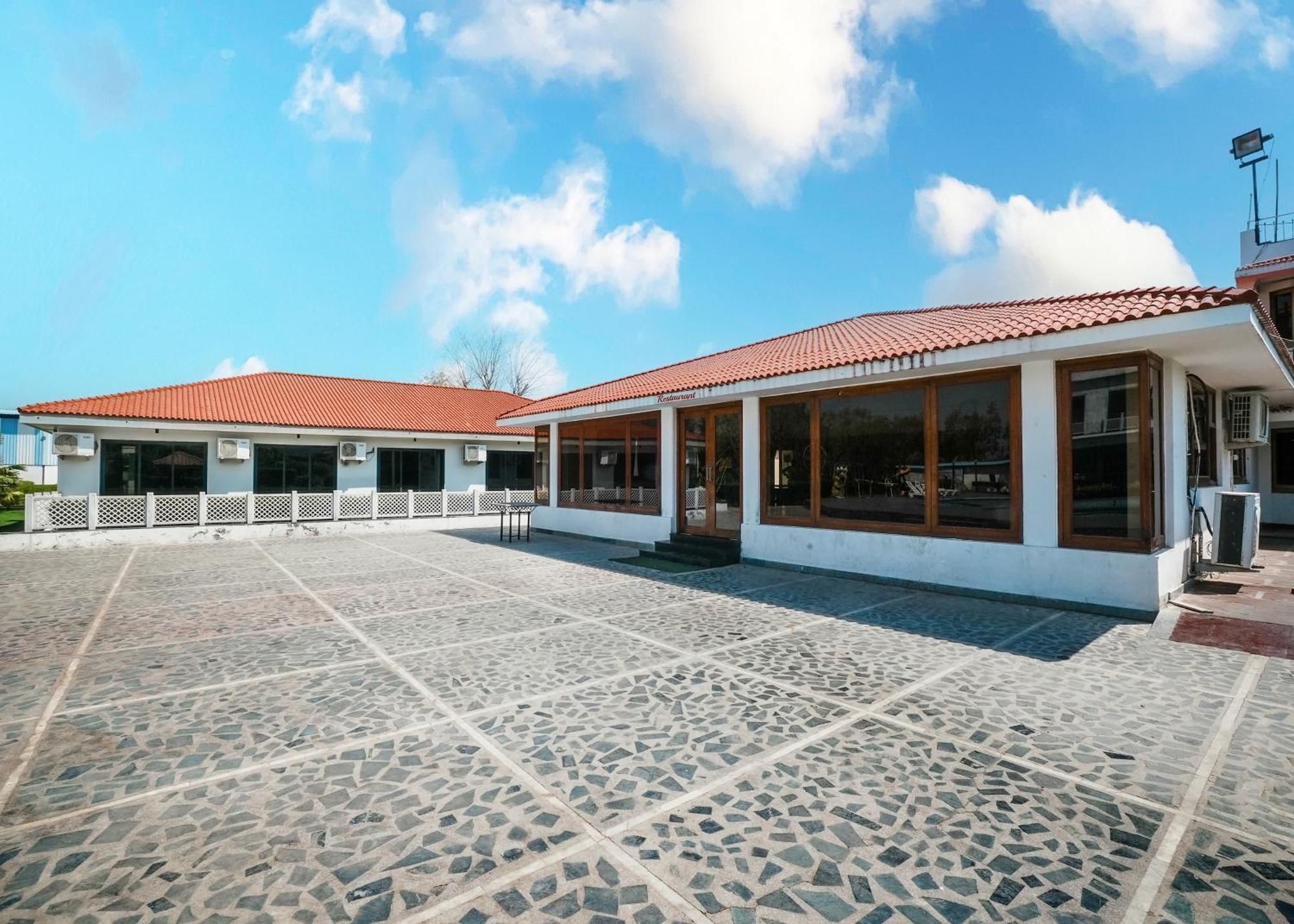 Rupis Resort Near Udaipur Airport Dabok 外观 照片