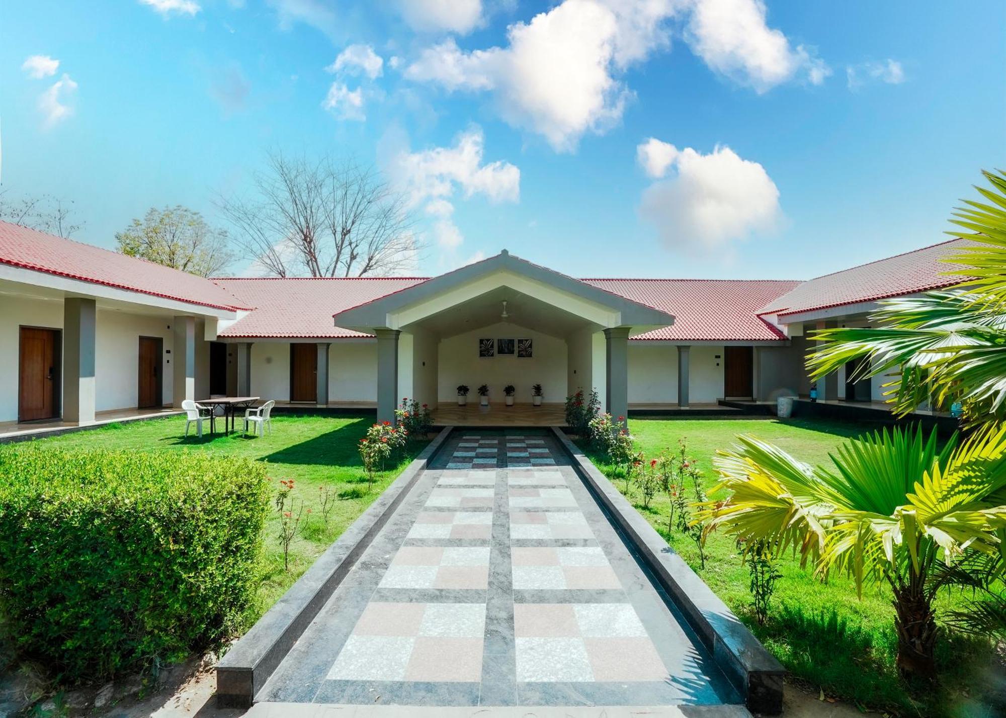 Rupis Resort Near Udaipur Airport Dabok 外观 照片