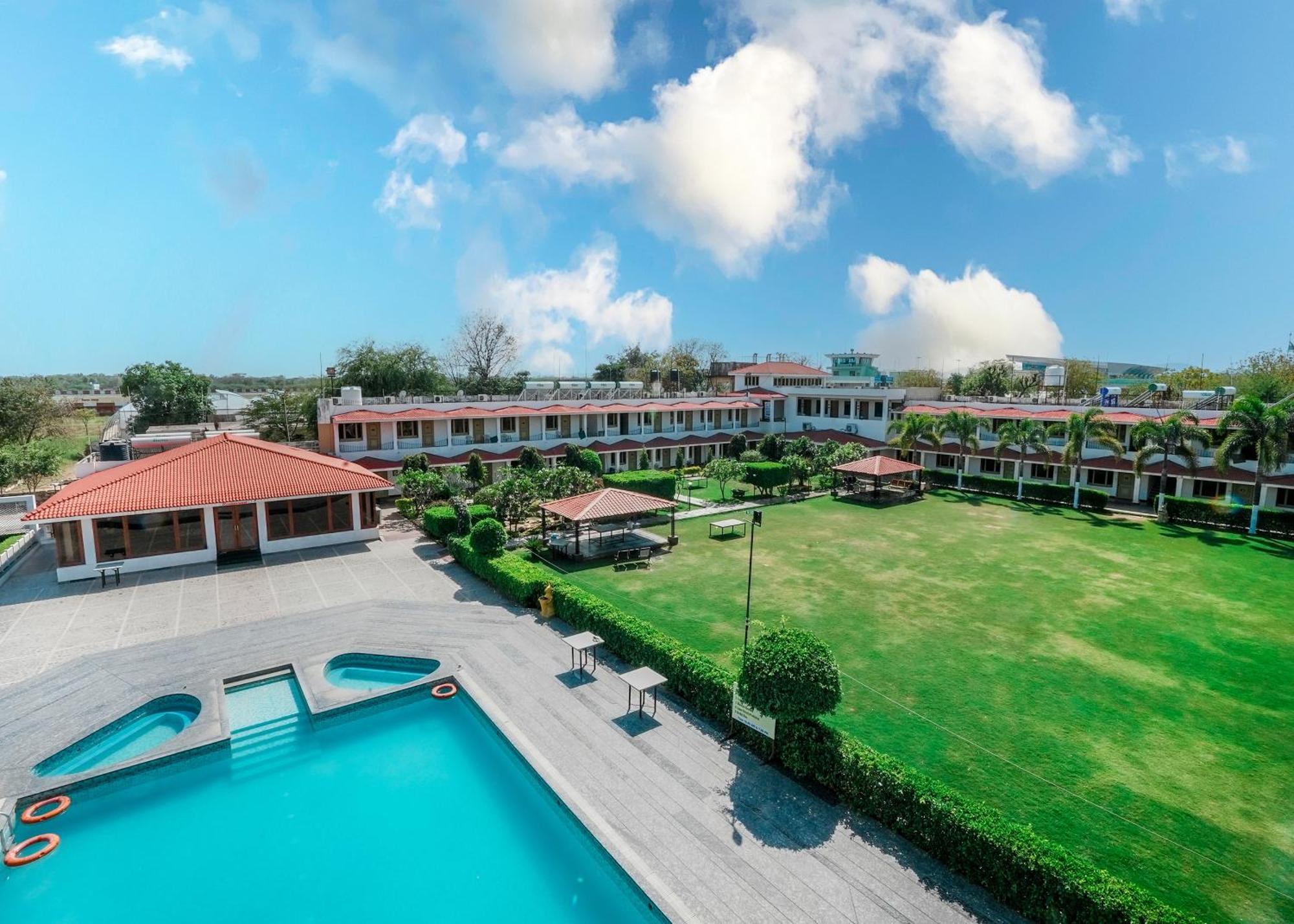 Rupis Resort Near Udaipur Airport Dabok 外观 照片