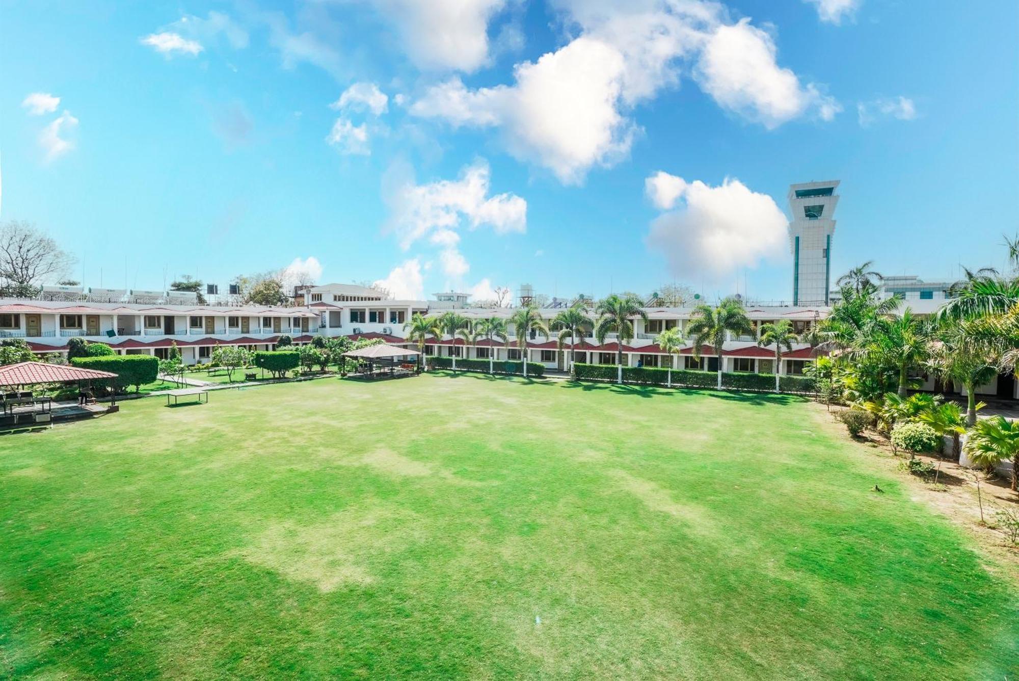 Rupis Resort Near Udaipur Airport Dabok 外观 照片