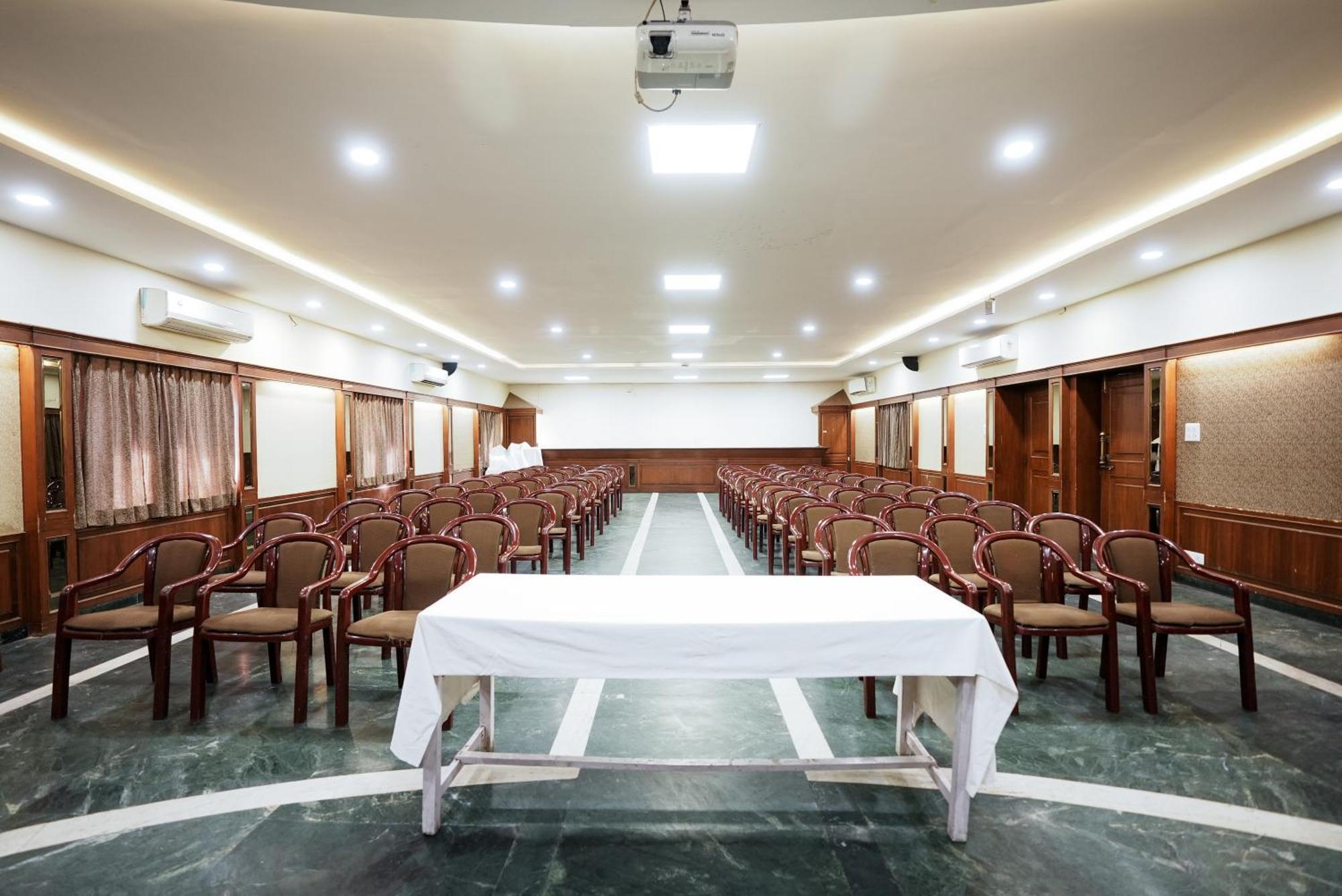 Rupis Resort Near Udaipur Airport Dabok 外观 照片