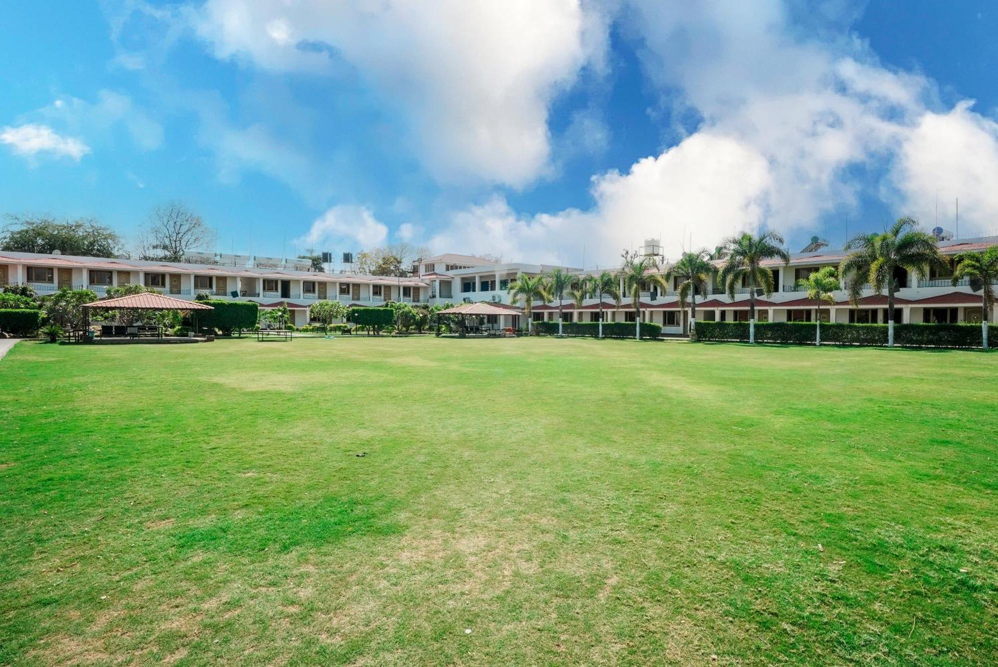 Rupis Resort Near Udaipur Airport Dabok 外观 照片